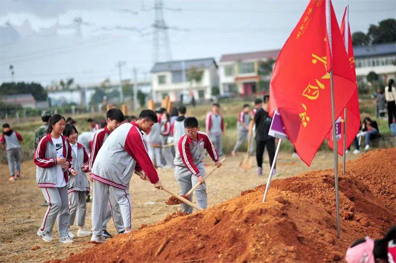 韶山研学基地--金秋寻伟人足?！だ投瓷裰莘崮?></a></div>
                  <div   id=